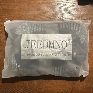 Unopened Bag of JEEDMNO Socks